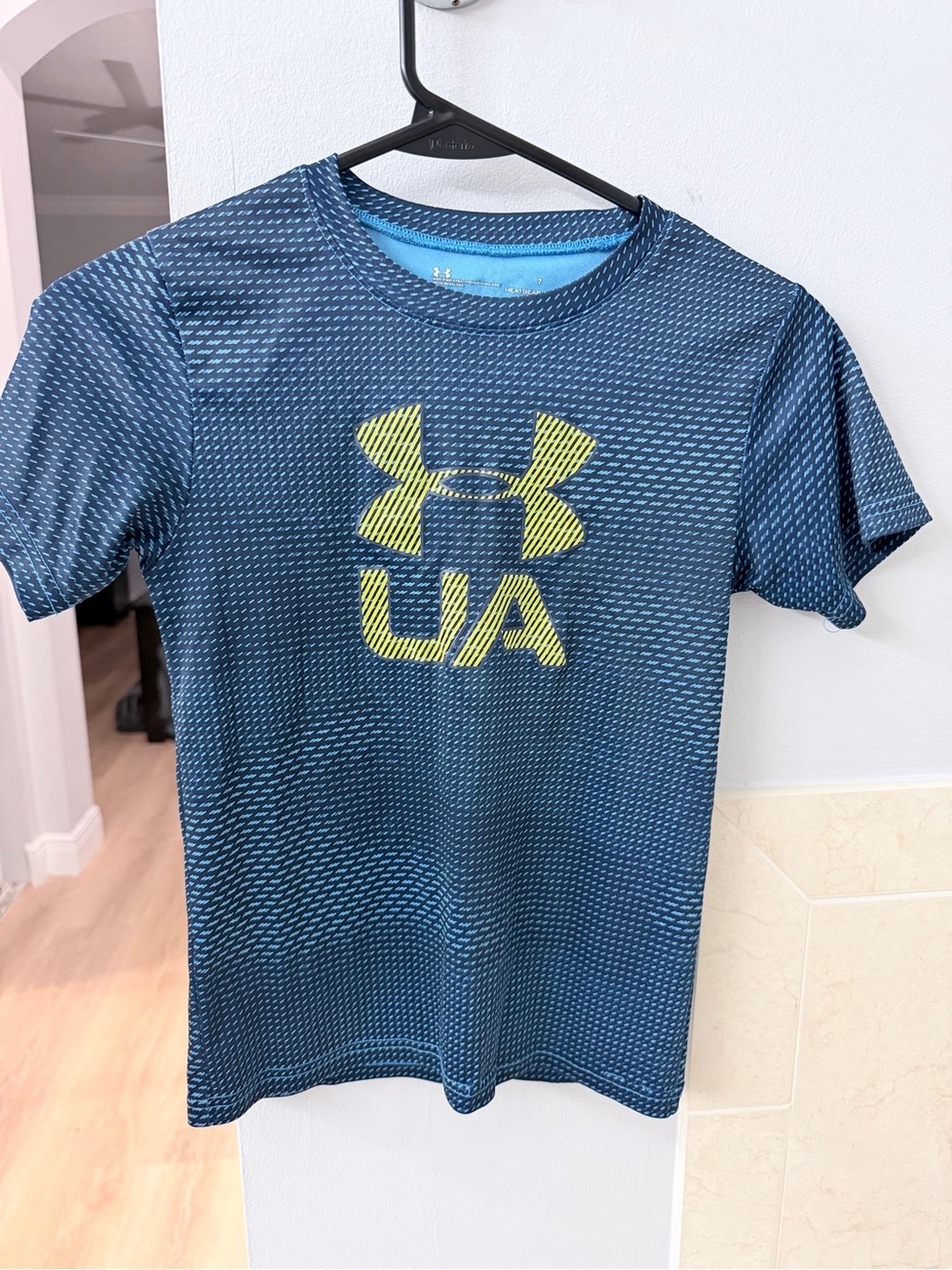 Boy’s Under Armour Graphic Logo Performance Tee